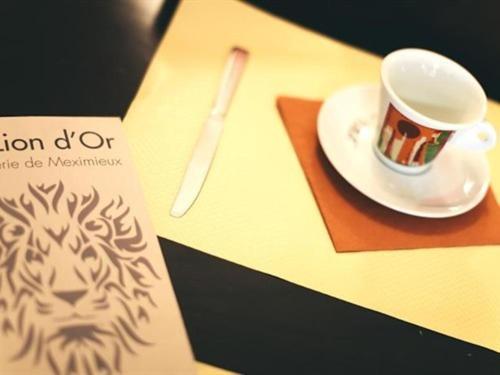 Hotel Brasserie Le Lion D'Or Мексимию Екстериор снимка